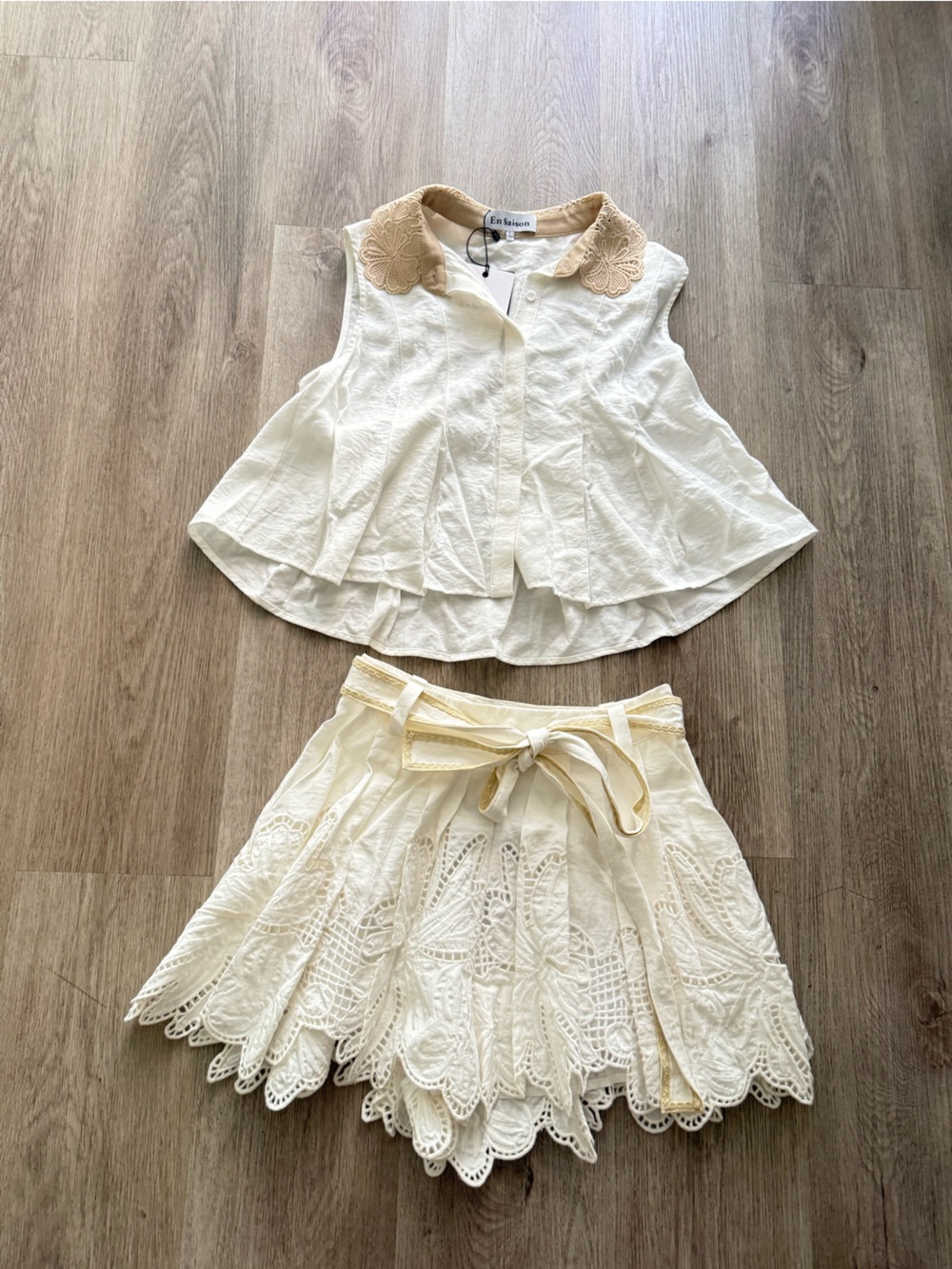 en saison anna off white cream embroidered pleated top + tie belt shorts small